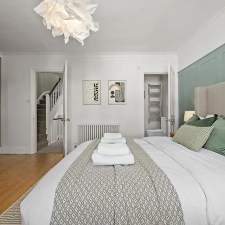 Holiday home Gorgeous - 3 Bedrooms *
