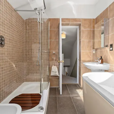 Gorgeous - 3 Bedrooms