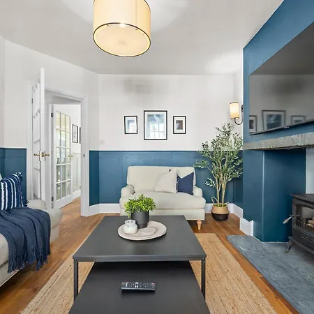 Gorgeous - 3 Bedrooms *