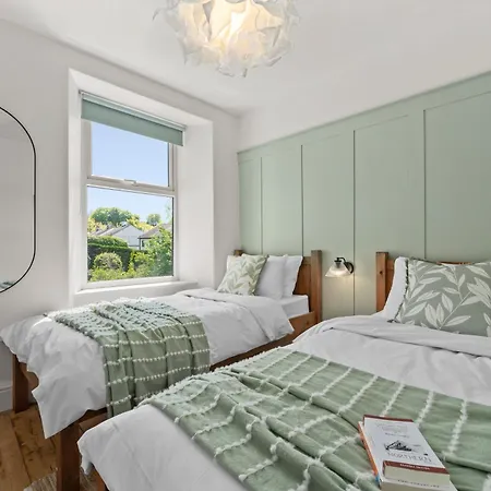 Gorgeous - 3 Bedrooms *